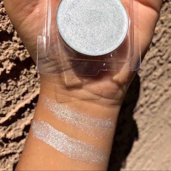 ❄️ Icy Blue Handmade Shadow/Highlighter ❄️ - Picture 7 of 8